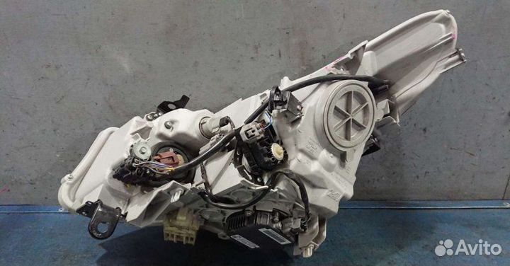 Фара ксенон правая Infiniti G V36