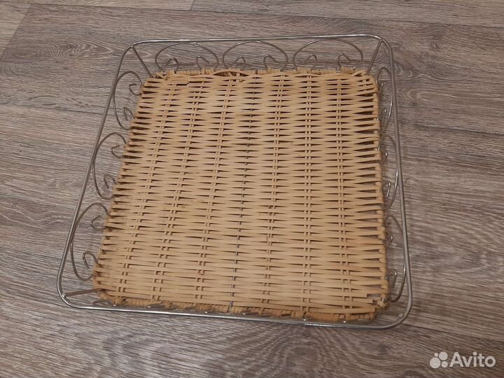 Плетеный поднос