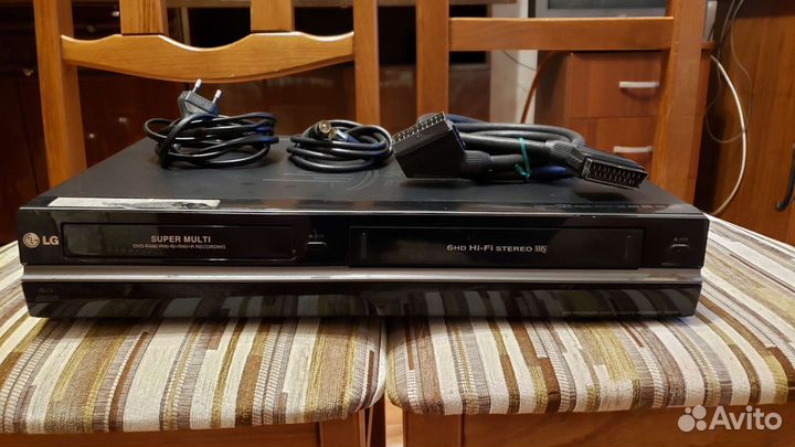 Видеомагнитофон LG DVR799