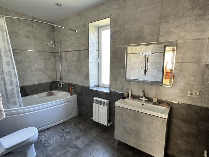 Дом 180 м² на участке 4,5 сот.