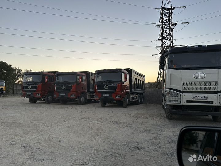 Водитель самосвала