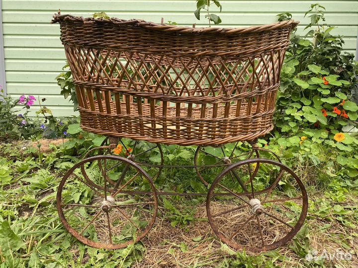 Антикварная детская коляска