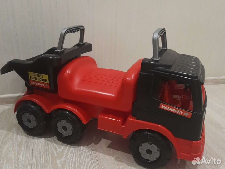 Машинка каталка толокар