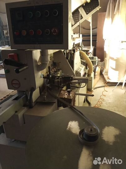 Кромкооблицовочный станок