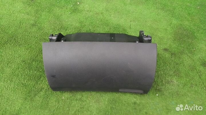 Бардачок Toyota Wish ZNE10 1zzfe 2009