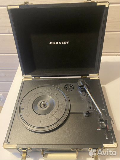 Виниловый проигрыватель crosley