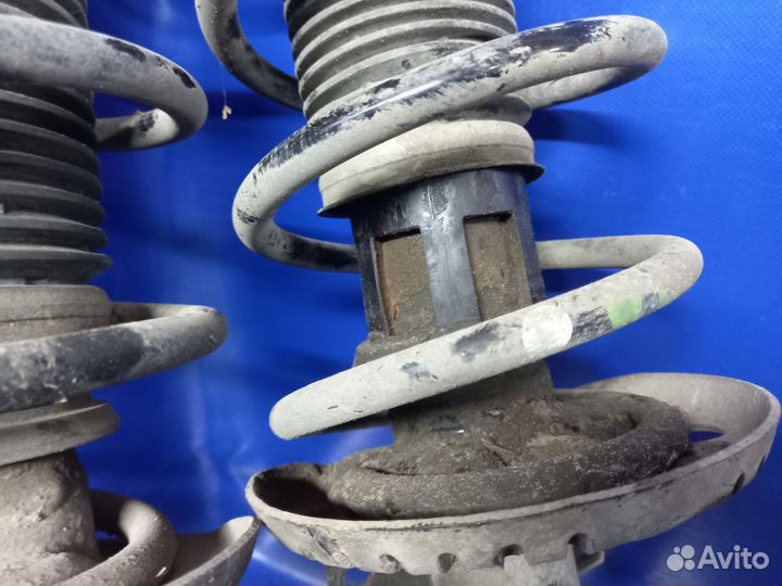 Стойка амортизатора переднего (в сборе) Volkswagen