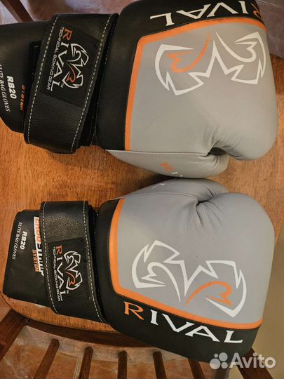 Боксерские перчатки 14 oz Rival