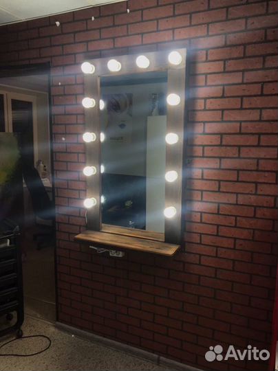 Гримерное зеркало из массива