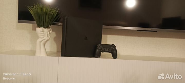 Ps4 slim 500gb +2 джойстика