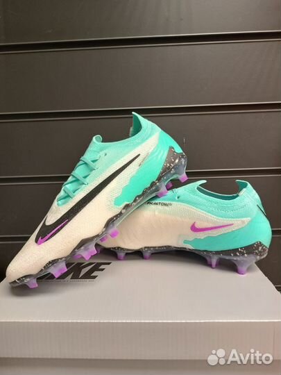 Футбольные бутсы Nike Phantom