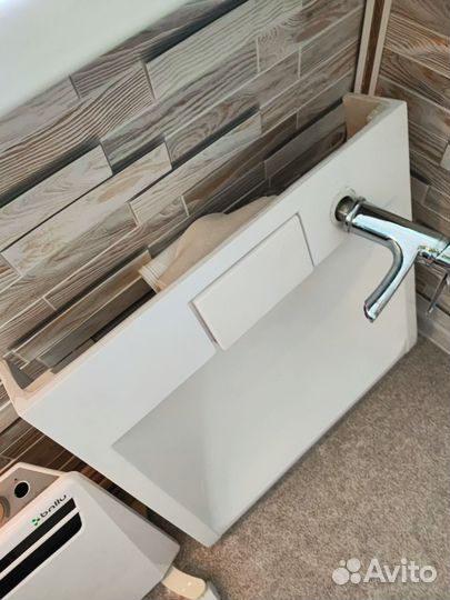 Раковина со шкафом для ванны