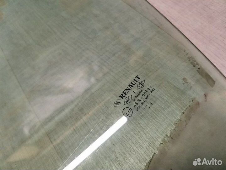 Стекло двери переднее левое Renault Megane 2 1.6