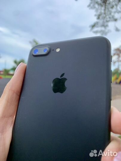 Телефон iPhone 7 plus 128 gb идеал
