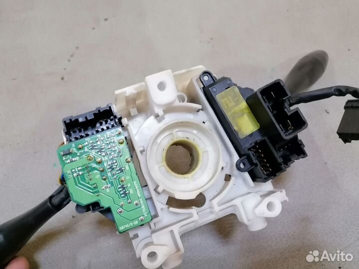 Переключатель подрулевой Mitsubishi Carisma (DA)