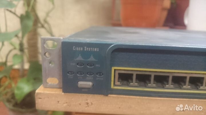Коммутатор Cisco Catalyst 2950-24, 24-Port бу