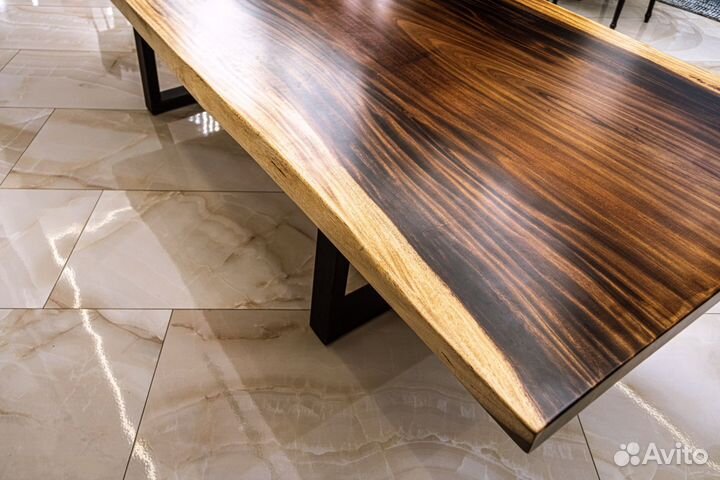 Обеденный стол из массива дерева