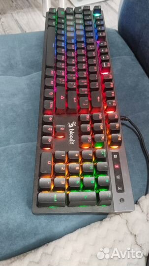 Игровая клавиатура с подсветкой Bloody B500N