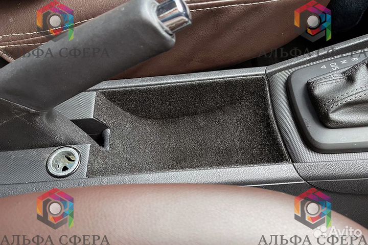 Обшивка под ручник Skoda Rapid 2012