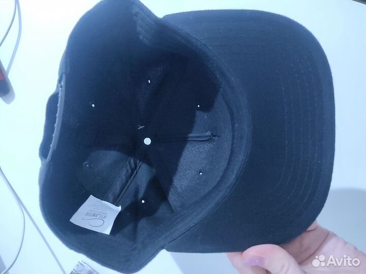 Кепка с прямым козырьком надпись 