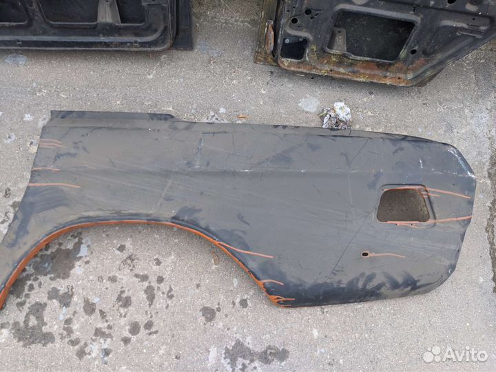 Левое заднее крыло газ 24