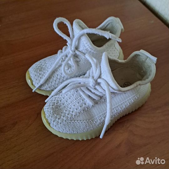 Кроссовки Зара 22