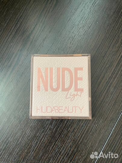 Палетка теней Huda beauty