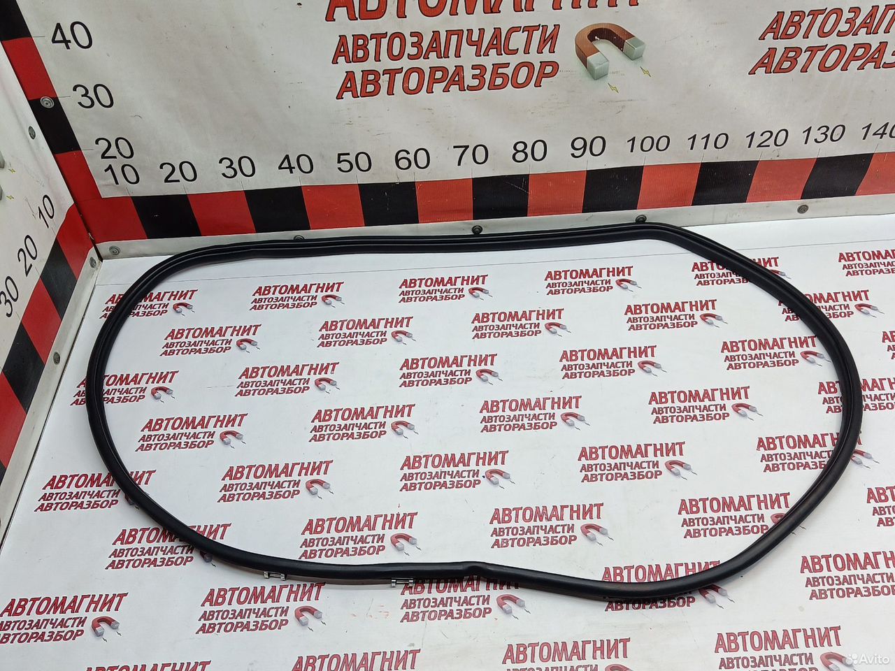 Уплотнитель двери задней правой Toyota Camry 70