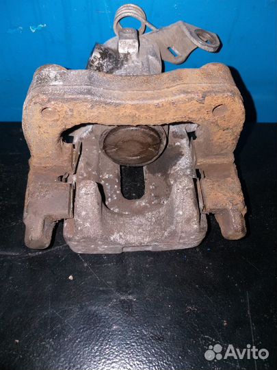 Суппорт тормозной задний правый Ситроен С4 II