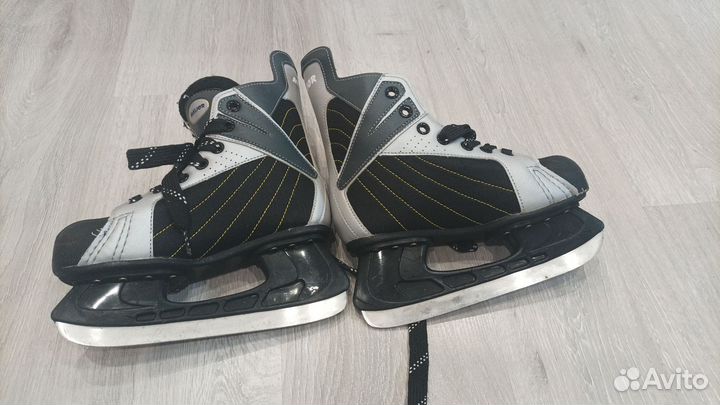 Коньки хоккейные 35
