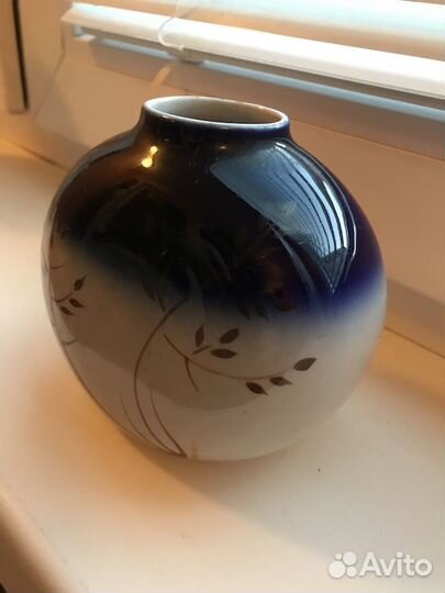 Фарфоровая вазочка 70-х годов