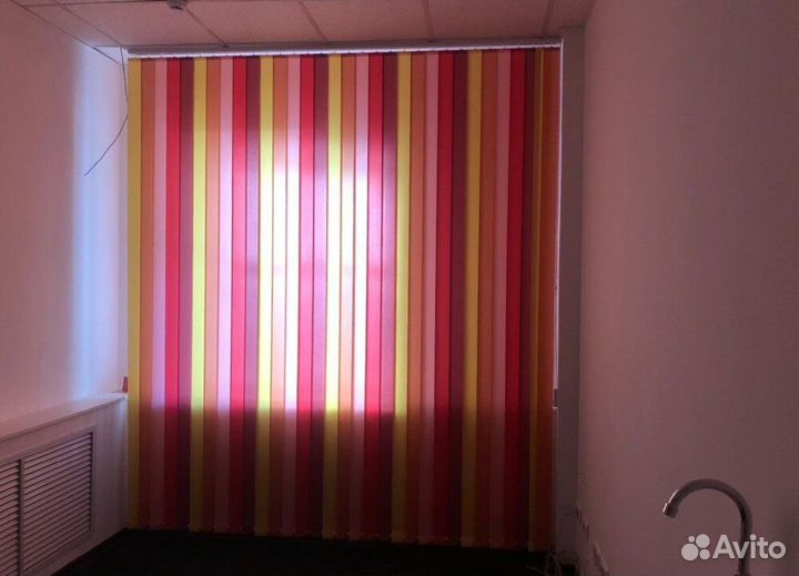 Рулонные шторы в коричневом коробе F6368