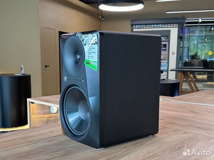 Mackie MR824 Студийный монитор