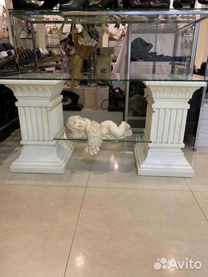 Полка с колоннами