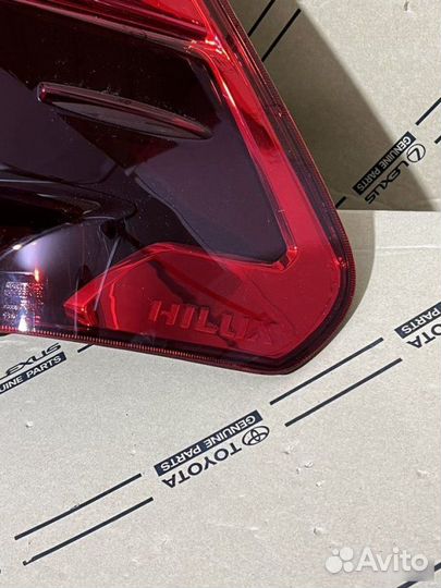 Фонарь правый Toyota Hilux