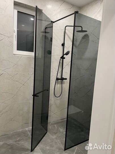 Стеклянная душевая кабина
