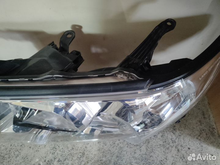 Фара левая Toyota Land Cruiser Prado 150