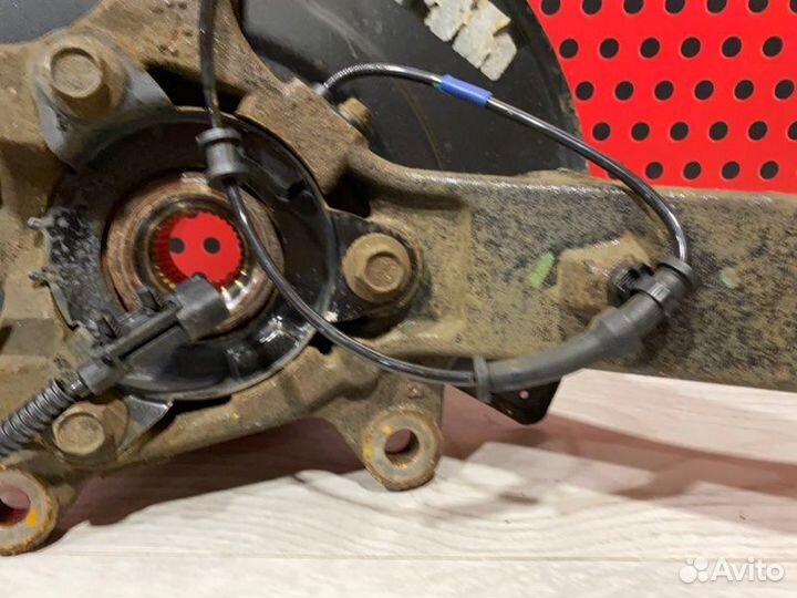 Кулак поворотный правый Jeep Grand Cherokee WK2