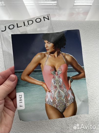 Купальник слитный новый Jolidon