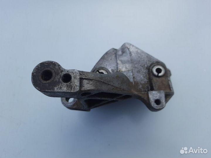 Кронштейн гидроусилителя Volkswagen Passat B3