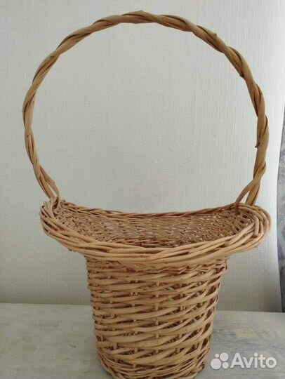 Корзина плетеная для подарков и цветов