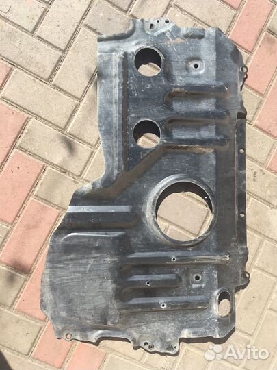 Петля крышки багажника crown