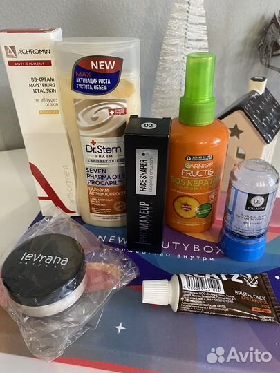 Набор новой косметики в боксе