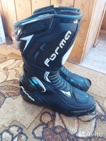 Ботинки для мотоцикла и перчатки