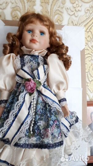 Кукла фарфоровая