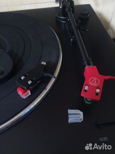 Виниловый проигрыватель