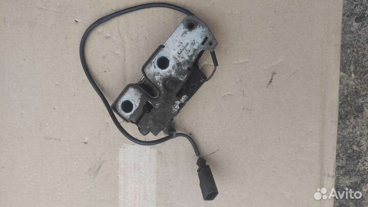 Замок капота passat б6