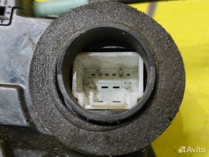 Замок двери задний правый Toyota Camry ACV40