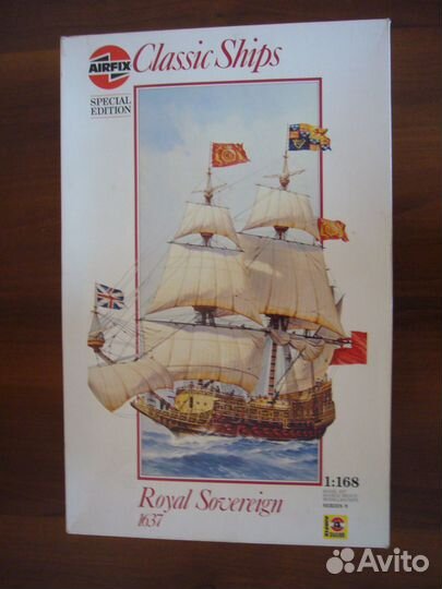 Сборная пластиковая модель корабля 