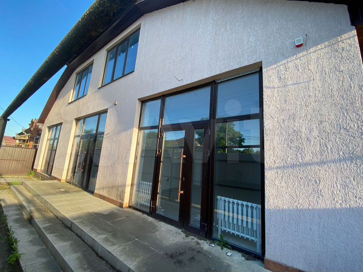 Дом 239 м² на участке 8 сот.